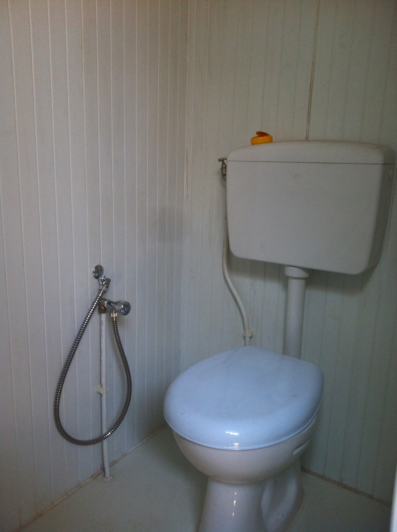 MI 115W :detail interieure (toilette)