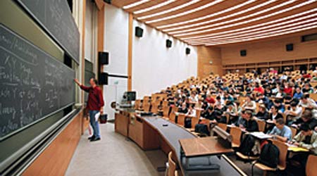 منح دراسية في اختصاصات علمية